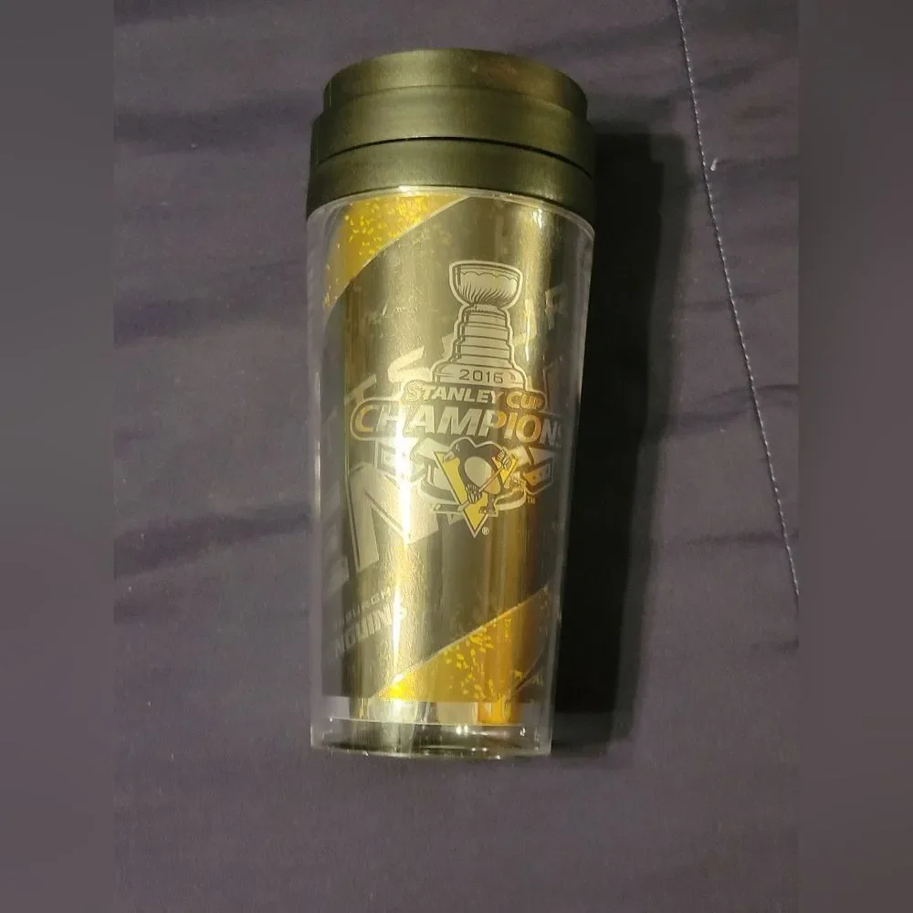 2016 PITTSBURGH PENGUINS STANLEY CUP CHAMPION MUG